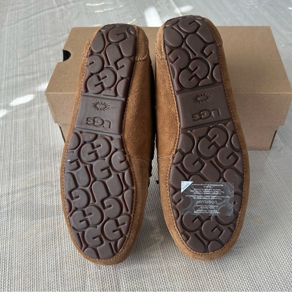 UGG DAKOTA SUEDE SLIPPERS - Picture 5 of 7